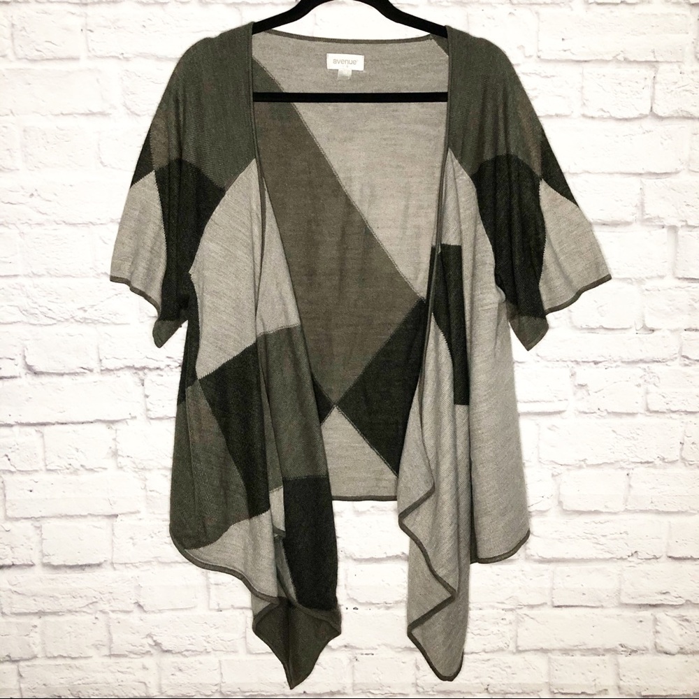 Avenue Color Block Design Short Sleeve Cardigan